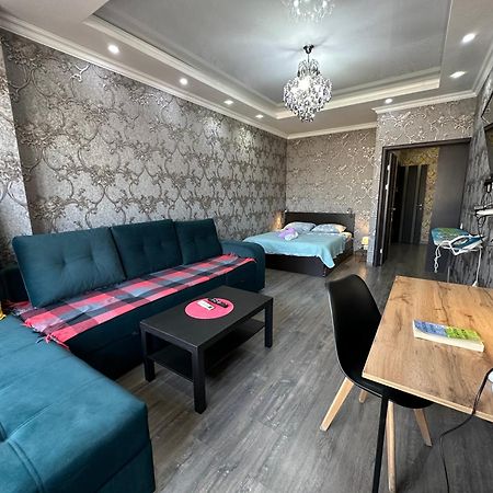 Apartment With City View On Sydykova St. 123 ビシュケク エクステリア 写真