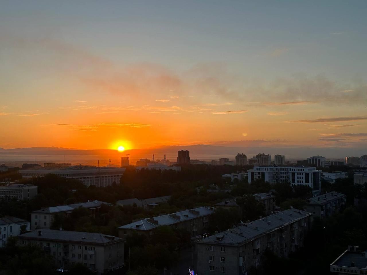 Apartment With City View On Sydykova St. 123 ビシュケク エクステリア 写真